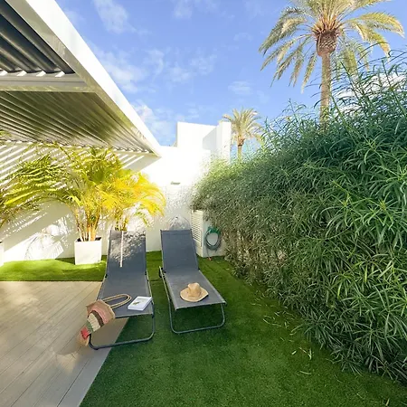 Вилла Porto Mare 42 With Heated Pool On The Front Line By Canaryscape *