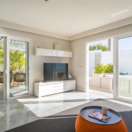 Вилла Porto Mare 42 With Heated Pool On The Front Line By Canaryscape *