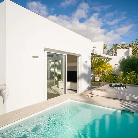 Porto Mare 42 With Heated Pool On The Front Line By Canaryscape Villa *