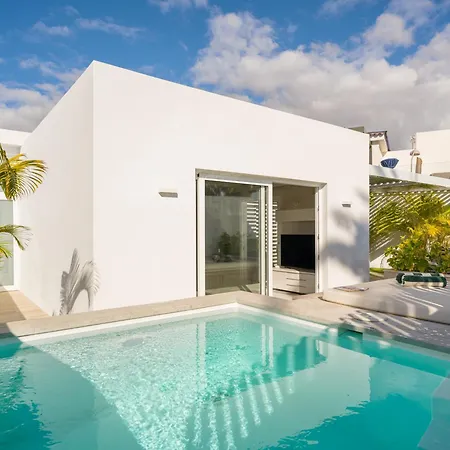 Porto Mare 42 With Heated Pool On The Front Line By Canaryscape *